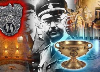 En el mes de octubre de 1940 se presenta en Barcelona la mano derecha de Hitler. El jefe de las SS, Heinrich Himmler, llega a España para estrechar lazos y conseguir el compromiso de Franco para una posible intervención española. Pero Himmler también tenía en su ruta de viaje otro oscuro objeto de deseo: la búsqueda del Santo Grial junto al Arca de la Alianza.