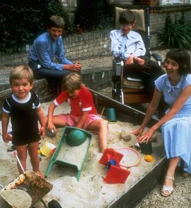 Hijos: Lucy Hawking, Robert Hawking, Tim Hawking Cónyuge: Elaine Mason (m. 1995–2006), Jane Wilde Hawking (m. 1965–1995)