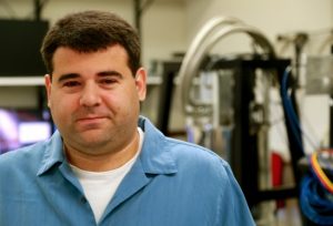 La cámara ARray de Mazin para espectrofotometría óptica a infrarroja cercana (ARCONS) es el primer instrumento óptico terrestre a través de IR cercano que utiliza detectores de inductancia cinética de microondas (MKID). Un MKID es un tipo de detector de fotones superconductor; el microondas se refiere a la frecuencia de lectura en lugar de a la frecuencia a la que operan los detectores