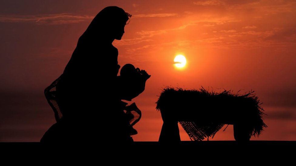 Es el personaje central de los Evangelios que conforman la Biblia y el eje central en torno al que gira la religión cristiana. El nacimiento de Jesús se produjo en Belén. Predicó la palabra de Dios, al tiempo que sus milagros extendieron su fama.