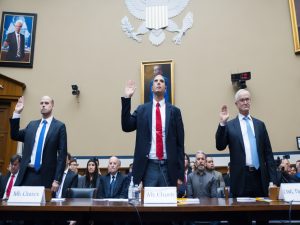 Testigos juran su declaración sobre OVNIs en el Congreso de los Estados Unidos