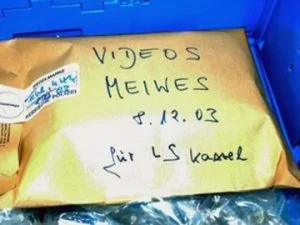 Armin Meiwes documentó en video sus macabras acciones, grabando cada paso del crimen que involucró el asesinato y canibalismo de su víctima voluntaria, Bernd Jürgen Brandes, en un registro perturbador que impactó a investigadores y tribunales.