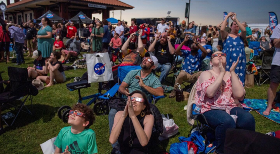 eclipse solar total 2026, eclipse España 2026, eclipse 12 de agosto 2026, dónde ver el eclipse, horario eclipse solar, astronomía España, Perseidas 2026, corona solar, eclipse histórico, EDENEX, ciencia, cielo nocturno.